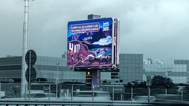 Digital roadside billboard in Dubai business district demonstrating modern formats and billboard campaign cost Dubai planning